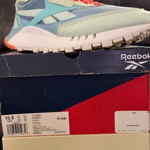 Reebok Unisex Runner in Mint, Light Blue & Coral sz 10.5